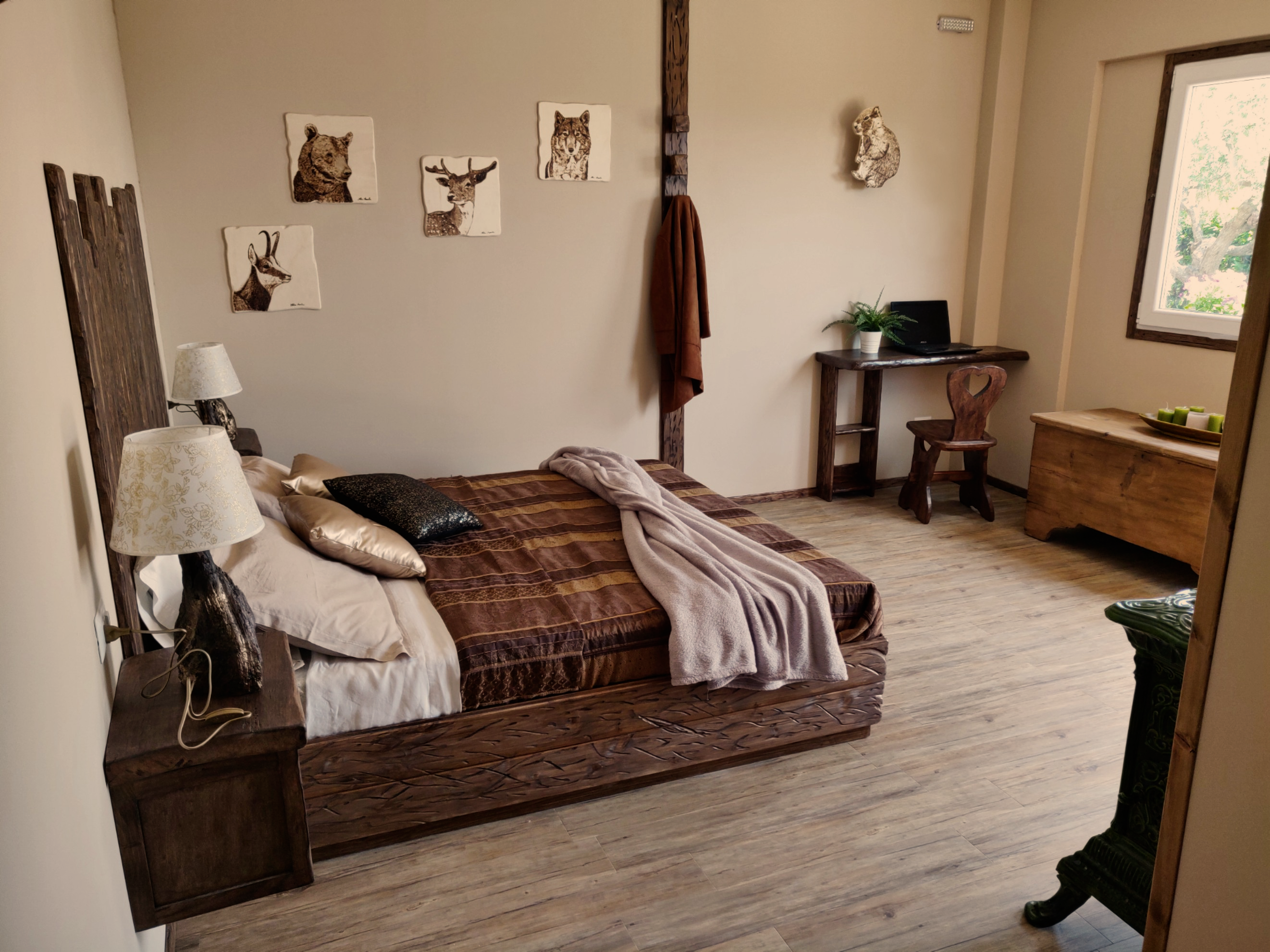 Marmotta room — desk and details