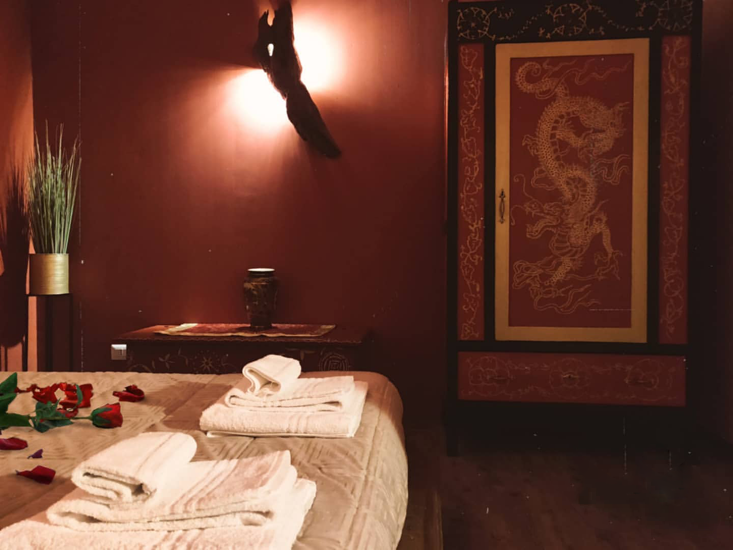 Zen room — oriental wardrobe and details